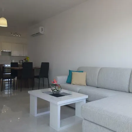 Apartment Evgenia Crt. 82 *