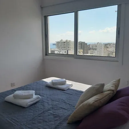 דירה Evgenia Crt. 82 *
